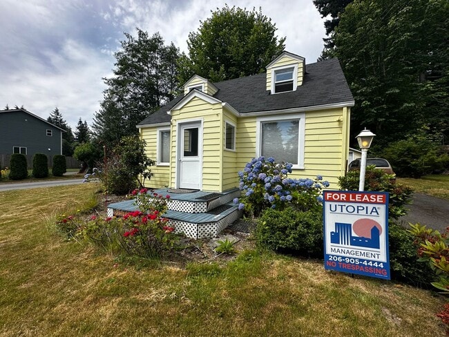 Building Photo - Charming 3-Bedroom Home in the Heart of Ev...