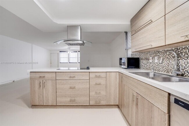 Building Photo - 20350 W Country Club Dr
