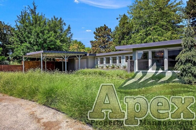 Building Photo - 6536 Robertson Dr