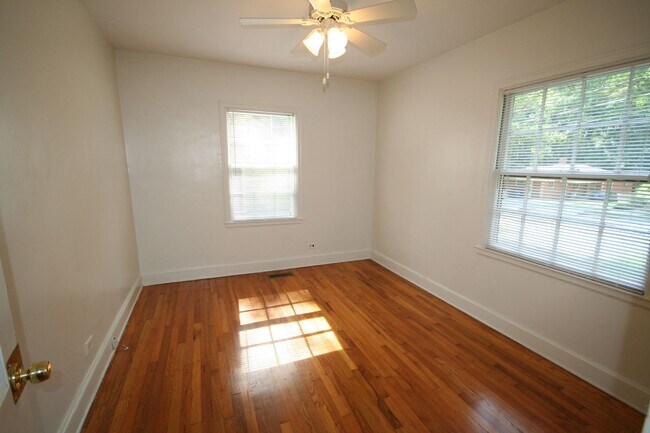 Foto del edificio - Adorable House in Trinity Park with Large ...