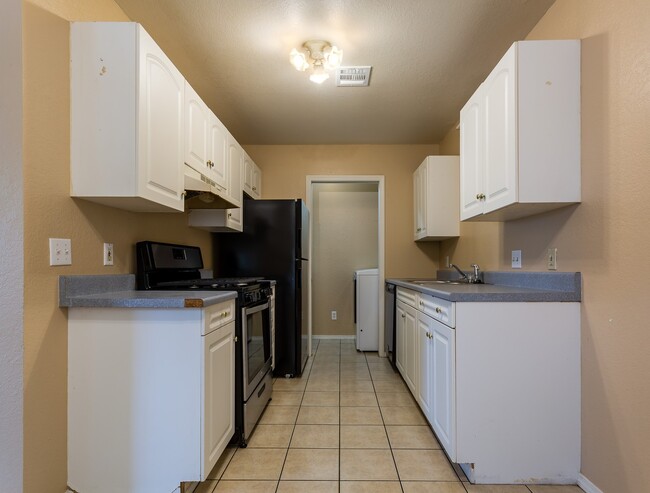Building Photo - 203/205 6th Place