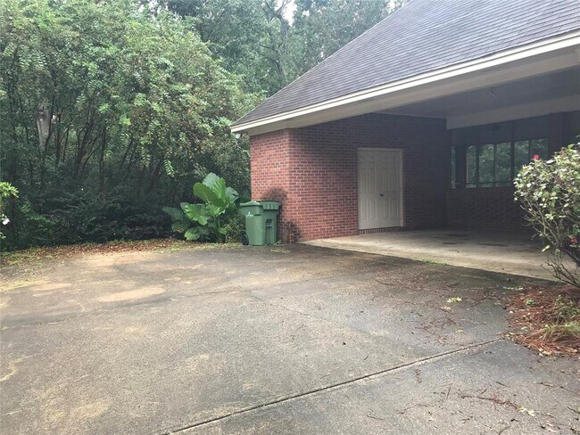 Building Photo - 34 Creek Dr