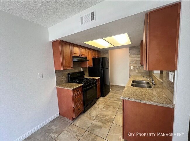 Building Photo - 4561 Carriage Park Dr