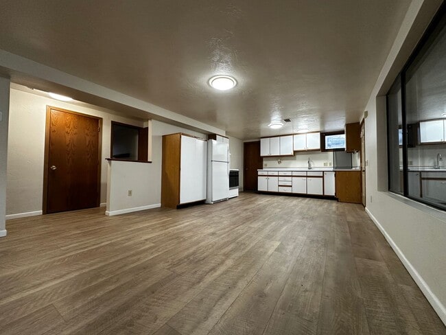 Building Photo - E432 Bay Ln