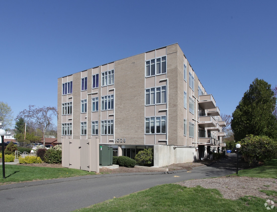 Primary Photo - Center West