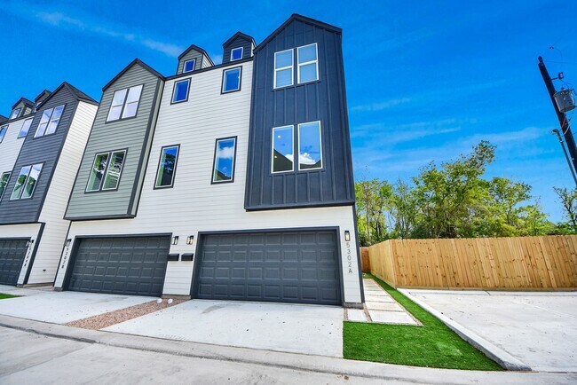 Foto del edificio - 5311 Kindred Gdn Ln