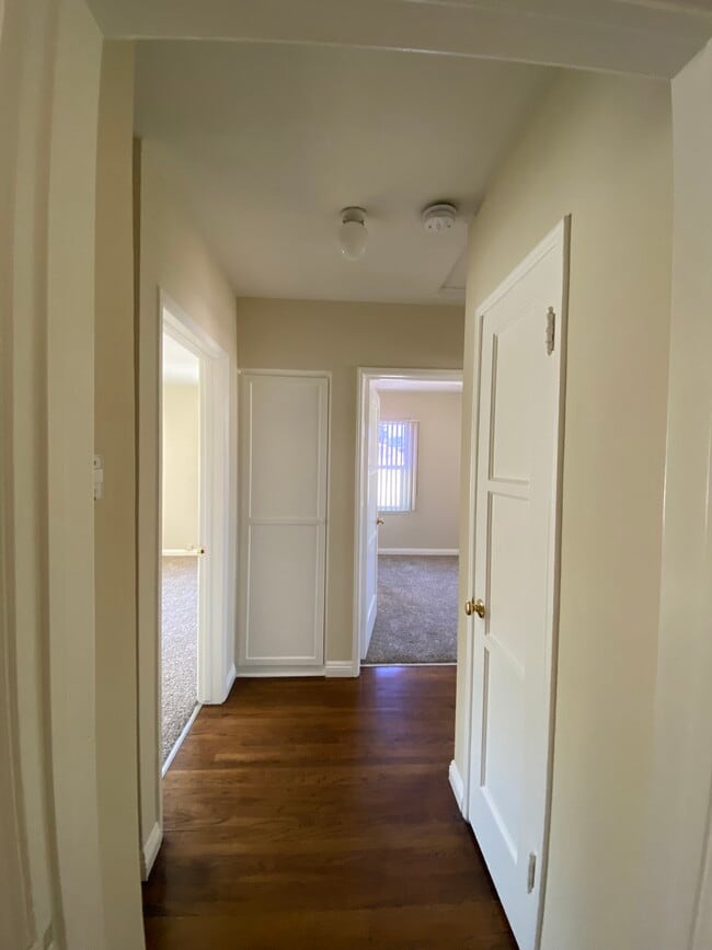Hallway - 125-127 N Kenwood St