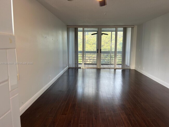 Foto del edificio - 9441 Evergreen Pl