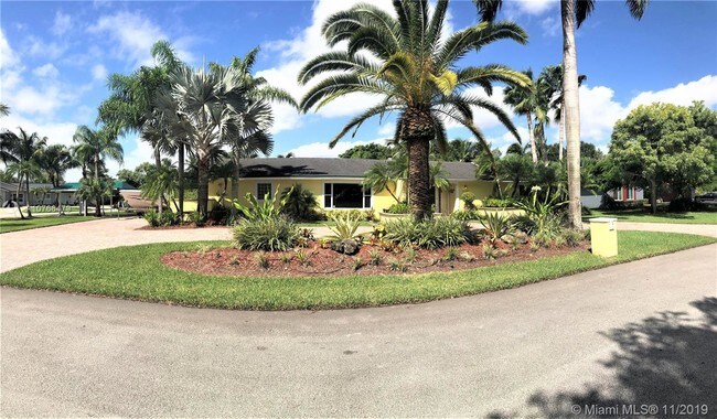 Building Photo - 12140 SW 113th Ave