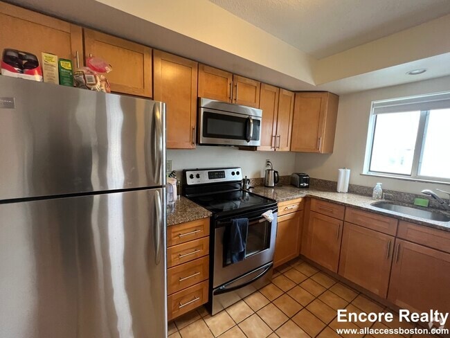 Building Photo - 32 Soden St