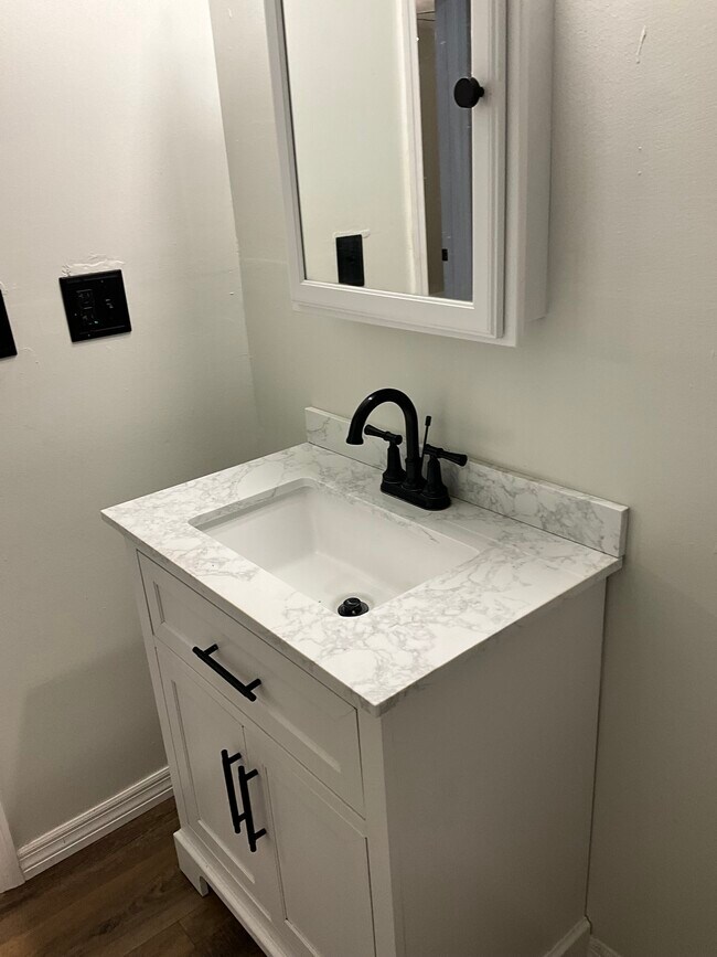 Foto del edificio - 512 Quail Ln