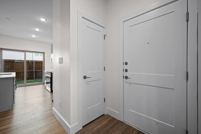 Building Photo - 2002 Lucille St