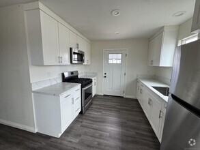 Building Photo - 8925 Cottonwood Ave