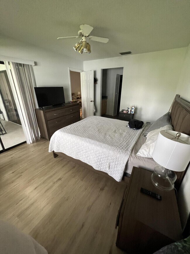 Building Photo - 2950 Olivewood Terrace