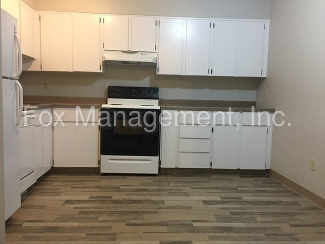 Building Photo - 17712 NE Glisan St