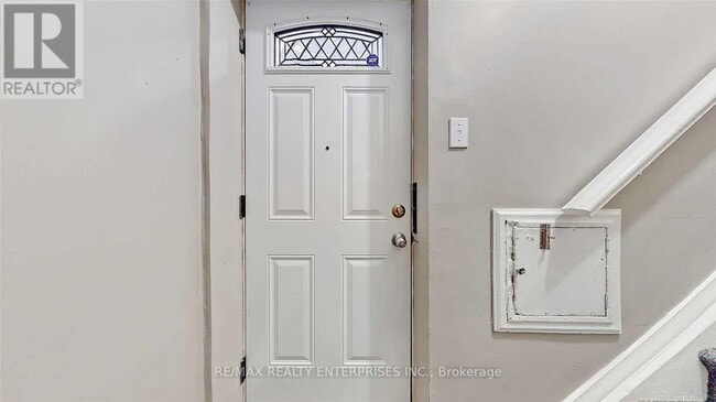 Building Photo - 255 Lakeshore Rd E