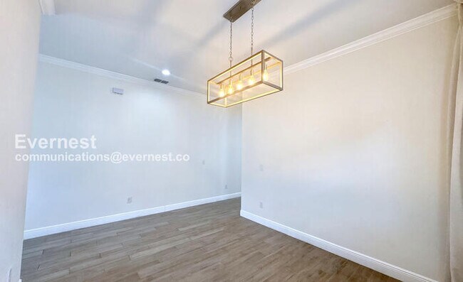 Foto del edificio - 2514 W Curtis St