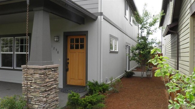 Building Photo - 3 br, 2.5 bath House - 21258 Woodruff Place
