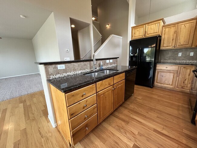 Foto del edificio - $500 Off First Month Of Rent! Modern 3BR Townhome with Fenced Yard & Garage