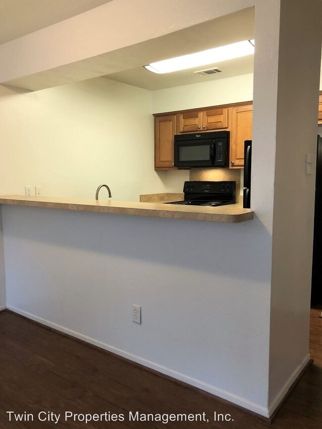 Building Photo - 2613 Pecan Knoll St