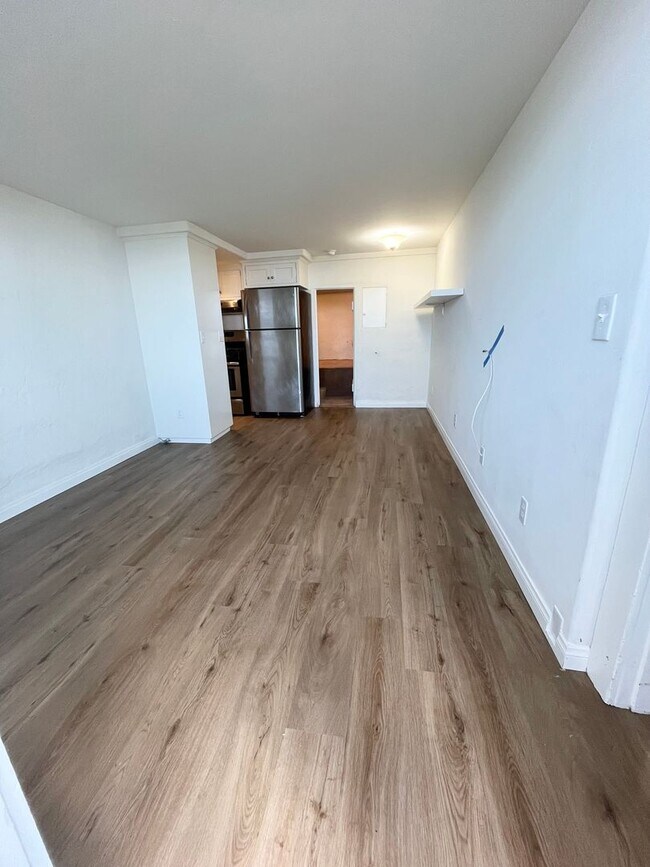 Building Photo - LOCATION! 1 BD / 1 BA + Bonus room Across ...
