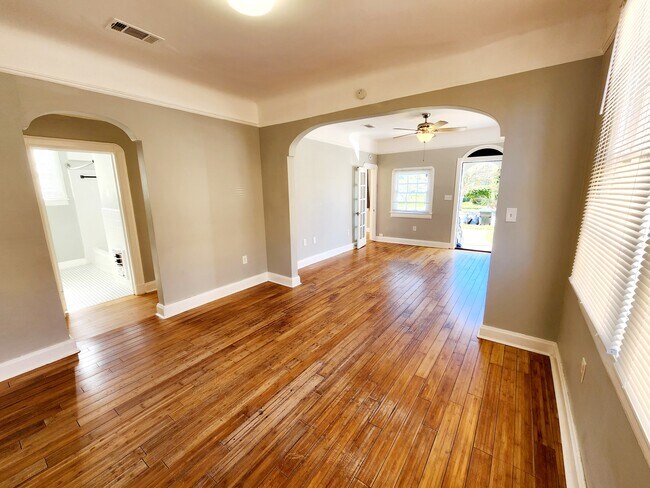 Foto del edificio - 2333 Pauline St