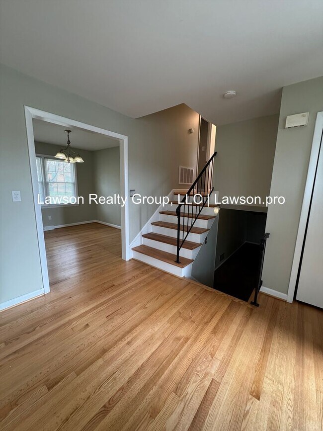 Foto del edificio - Beautiful Salem split level near the VA hospital