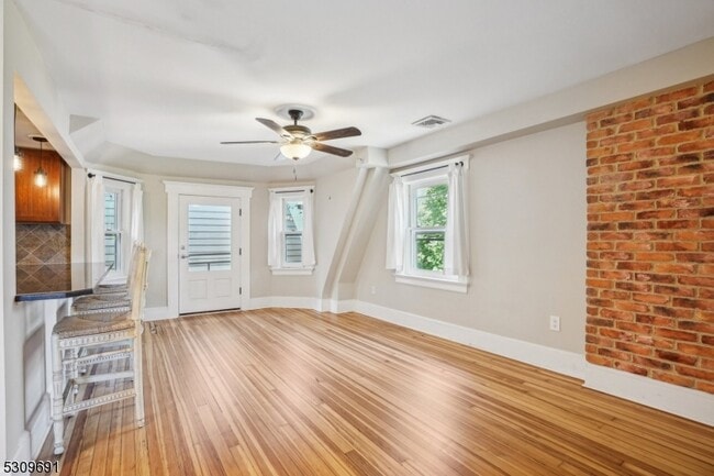 Building Photo - 184 Bellevue Ave