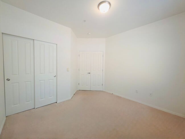 Building Photo - Beautiful condo in the heart of Lakeland H...