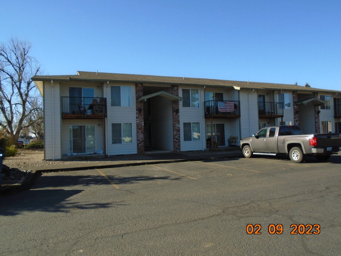 1125 Wyatt Ave Unit 14, Stayton, OR 97383 Room for Rent in Stayton