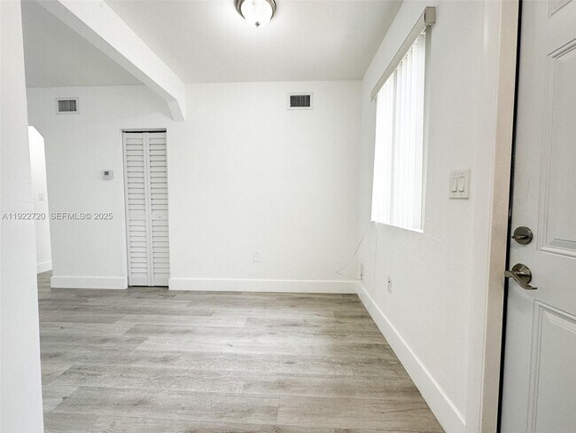 Foto del edificio - 1894 NW 53rd St