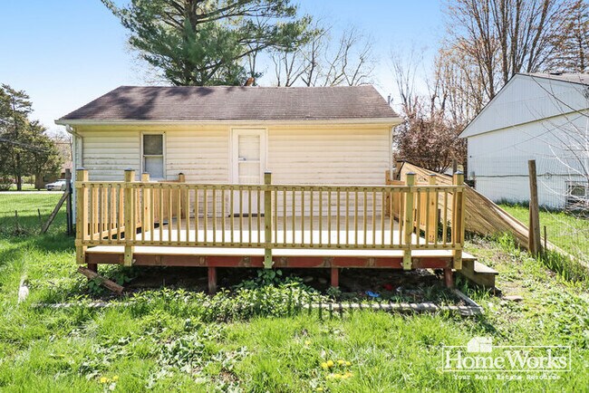 Building Photo - 314 E Louis St