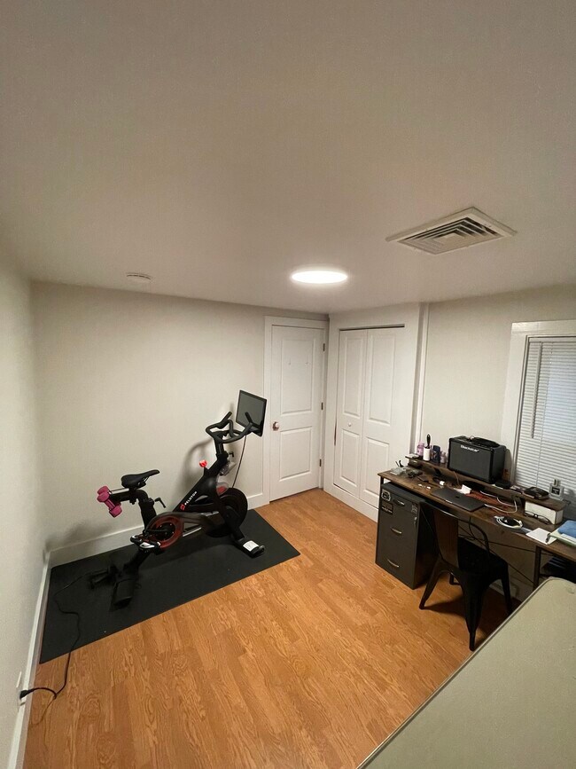 Building Photo - 192 Tomahawk St