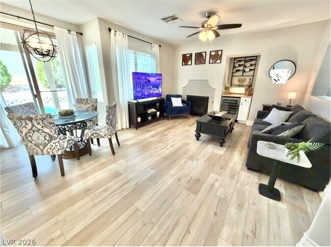 Foto del edificio - 399 Center Green Dr