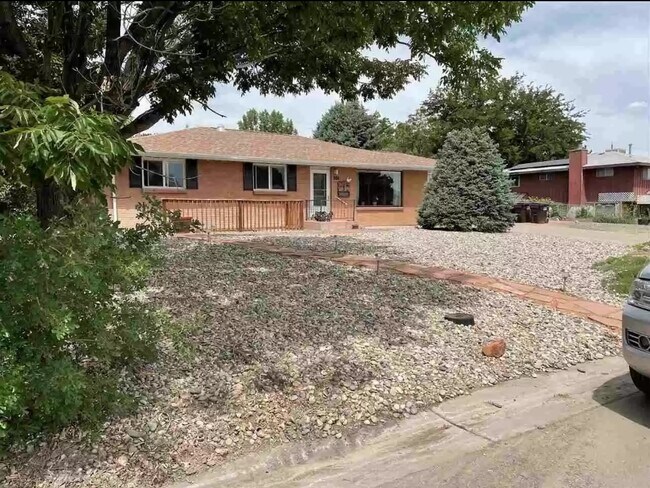 Building Photo - 609 Panorama Dr