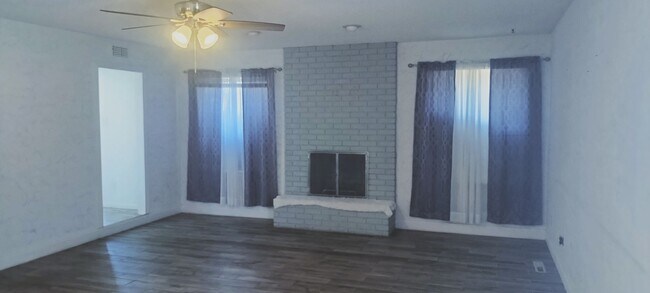 Foto del edificio - 3 Bed 2 Bath Home!