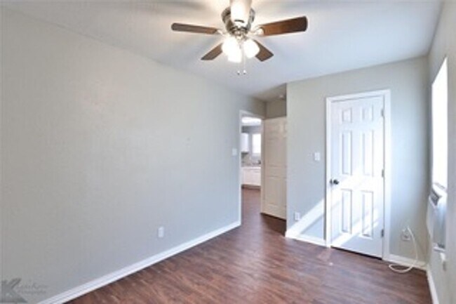 Building Photo - 218 College Unit B