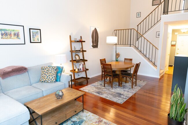 Comedor - 83 Whitetail Dr