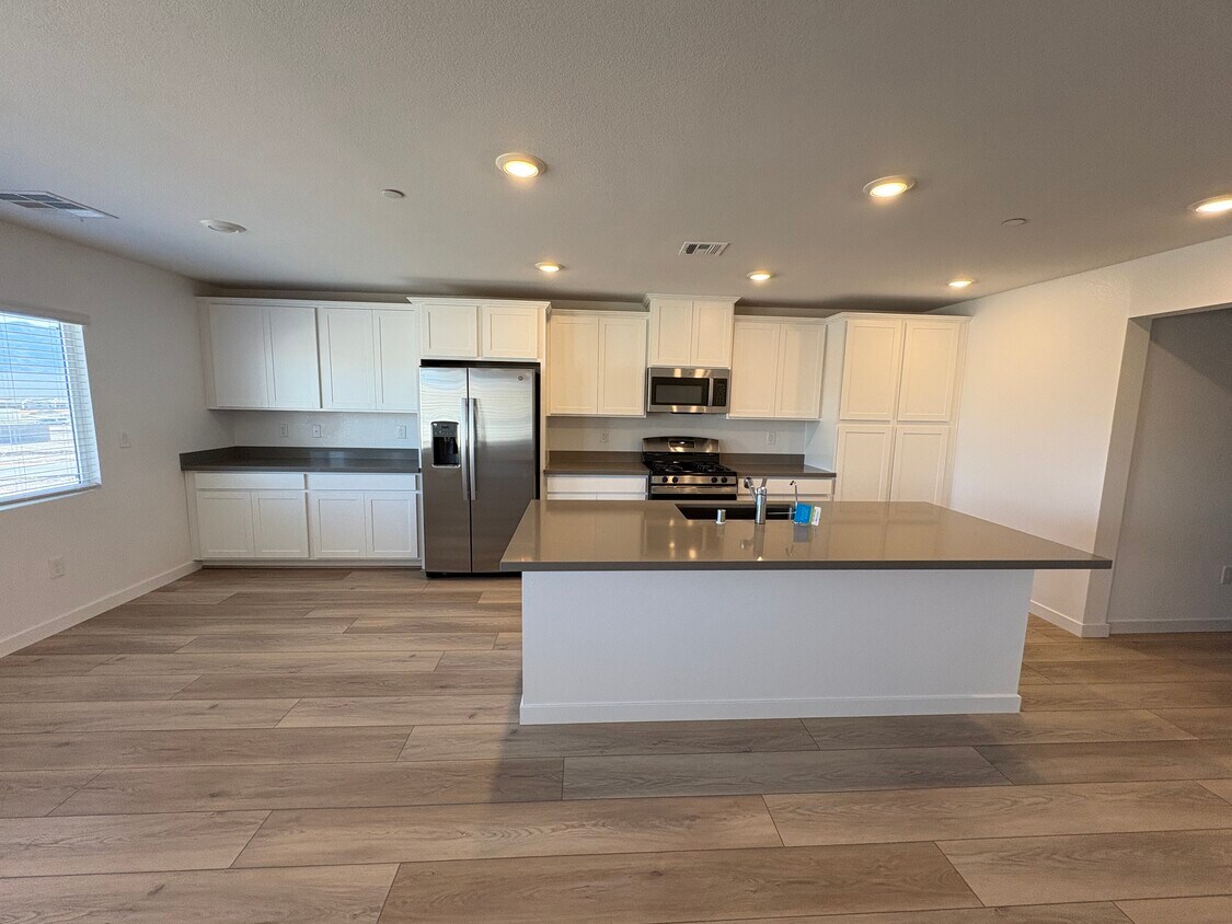 Foto principal - 9526 Ezra Fls Ave