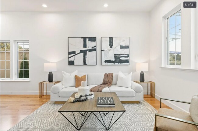Foto del edificio - 832 Skycrest Drive