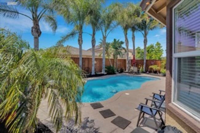 Building Photo - COMING SOON!! Spacious 4-Bedroom Home in O...
