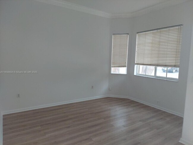 Foto del edificio - 1870 NW 100th Way