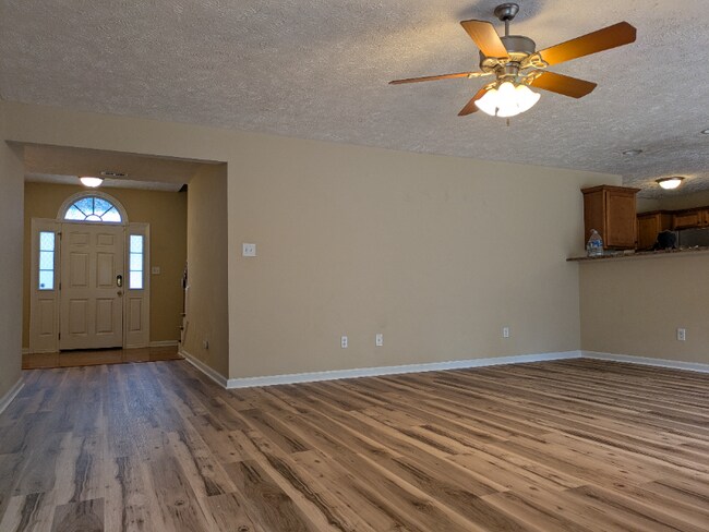 Foto del edificio - 361 Americana Dr