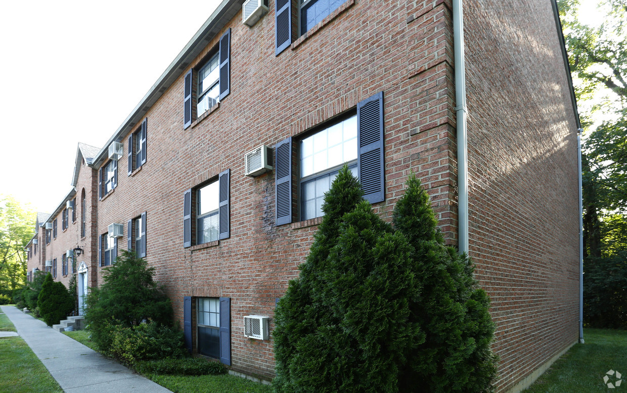 Primary Photo - Miami Hills Apartments