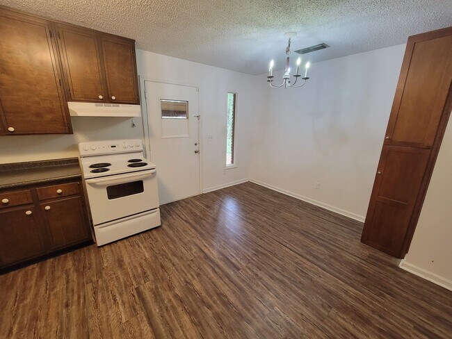 Building Photo - 1526 Pullen Rd