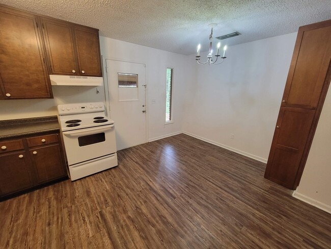Foto del edificio - 1526 Pullen Rd