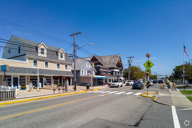 Shops on Bridge Avenue are within walking distance of almost all Bay Head homes.