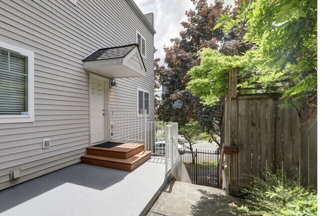 Foto del edificio - Capitol Hill Town Home, 2BR/1.75BA with Vi...