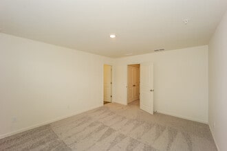 Building Photo - 616 Magnolia Cir