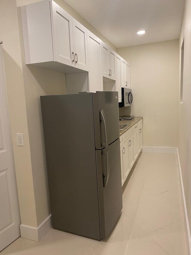 Fully equipped kitchen - 12541 SW 78th St